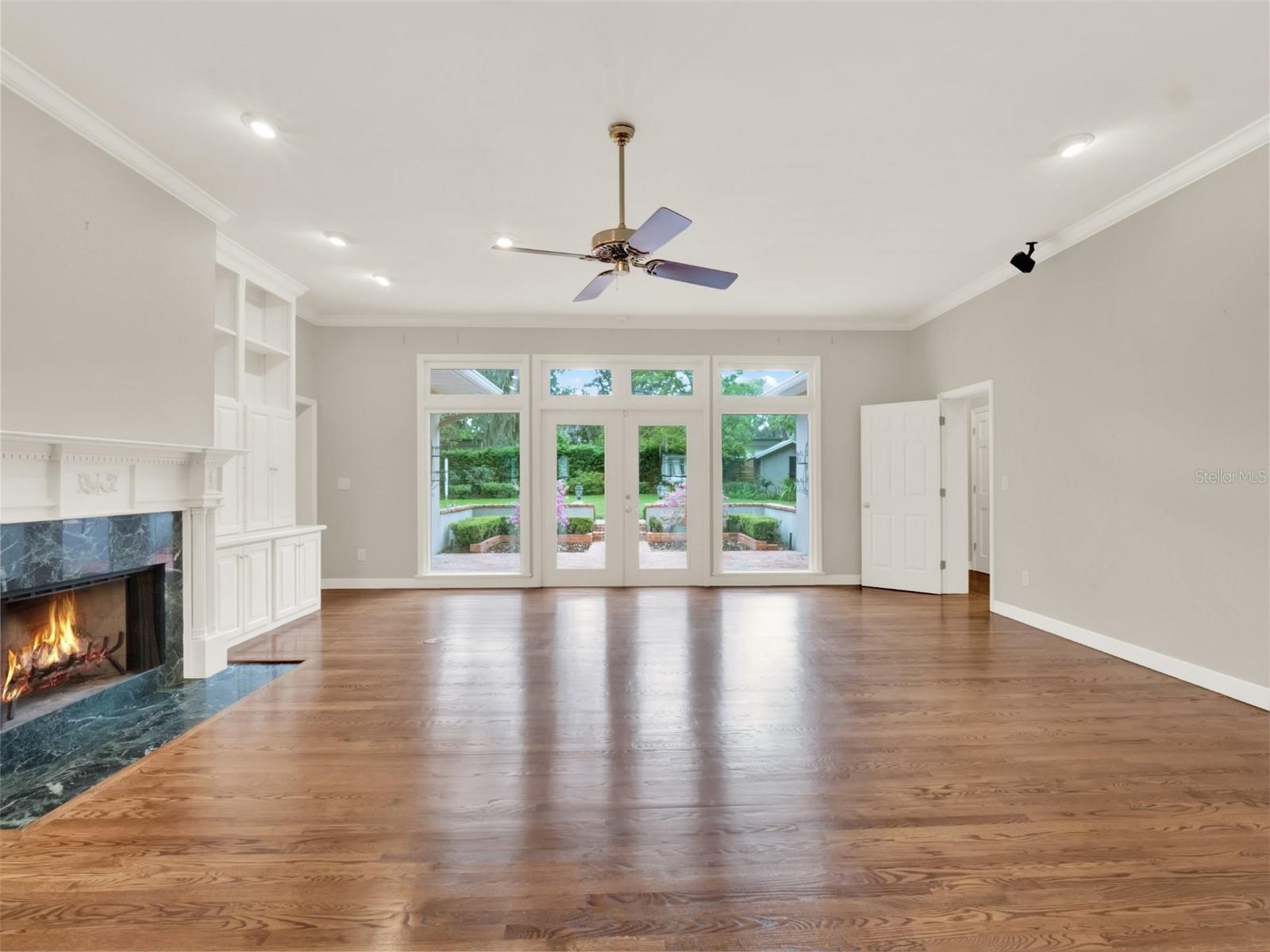 130 W KINGS WAY