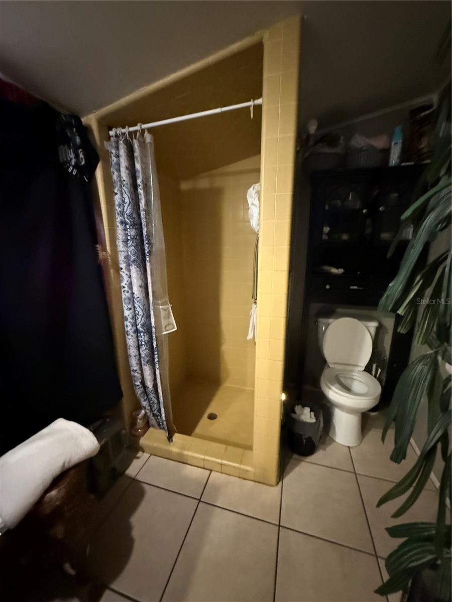 COUNTRY CLUB ESTATES RESUB PT - Residential