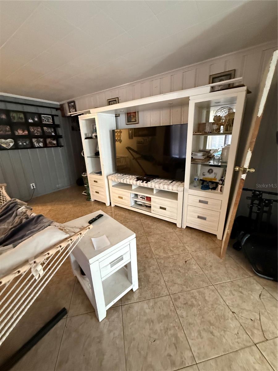 COUNTRY CLUB ESTATES RESUB PT - Residential