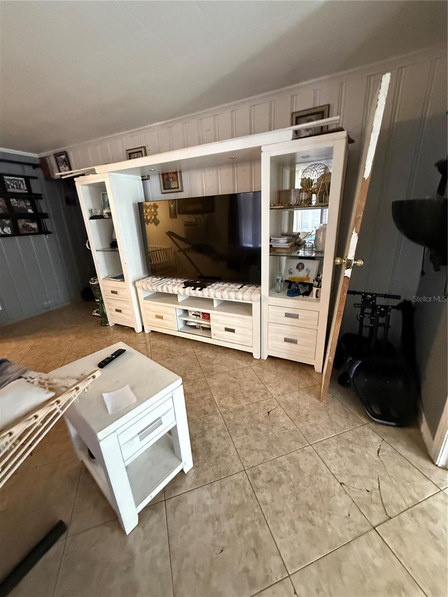 COUNTRY CLUB ESTATES RESUB PT - Residential