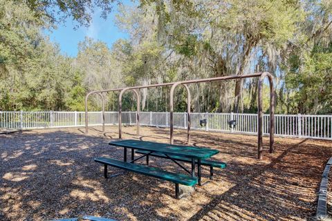 A home in ELLENTON