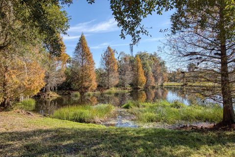 A home in ELLENTON