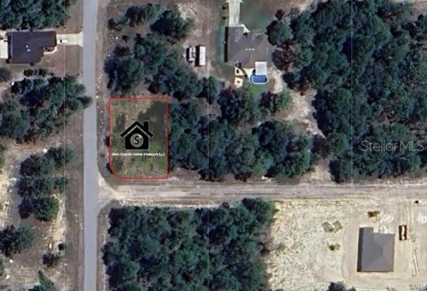 Exceptional Corner Lot Near Pine Ridge – 0.26 Acres | Build or Invest
This premium corner lot offers excellent visibility, dual road access, and is located in one of the most promising areas of Citrus Springs. Surrounded by existing homes and just minutes from the Pine Ridge community, this lot is ideal for residential construction or long-term investment.
Property Highlights:
Corner lot with frontage on two paved roads
Located near existing homes – highly desirable location
Power and water connections available nearby
No HOA – freedom to build at your own pace
Peaceful residential setting with natural surroundings
Strong growth area with increasing new construction
Distances from 3861 W Malby Ln:
Citrus Springs Elementary – 8 minutes
Central Ridge Park – 9 minutes
Publix Supermarket – 13 minutes
Walmart Dunnellon – 15 minutes
Rainbow Springs State Park – 20 minutes
Pine Ridge Equestrian Trails – 12 minutes
Crystal River – 30 minutes
Why This Lot? Corner lots are among the most valuable residential parcels due to their superior accessibility, exposure, and design flexibility. This one stands out even more thanks to nearby development, utility availability, and proximity to Pine Ridge — one of the most sought-after areas in Citrus County.