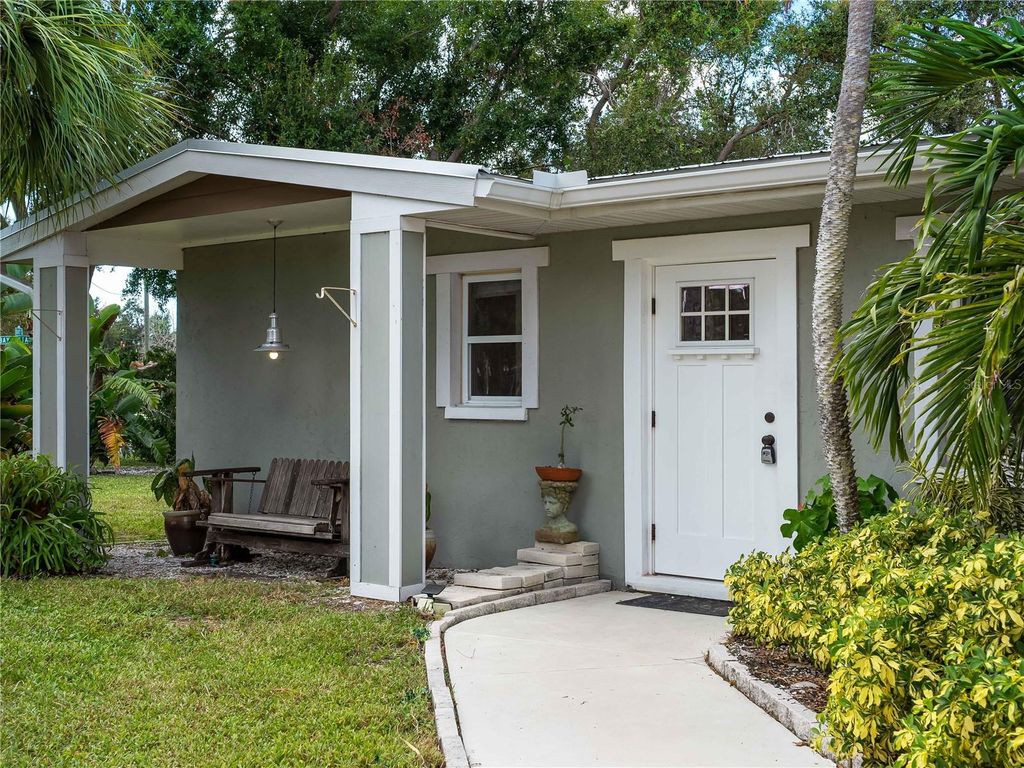 Photo of 32 Bay Avenue, Osprey, FL 34229 (MLS # N6140978)