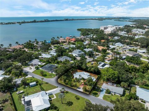 Photo of 32 Bay Avenue, Osprey, FL 34229 (MLS # N6140978)