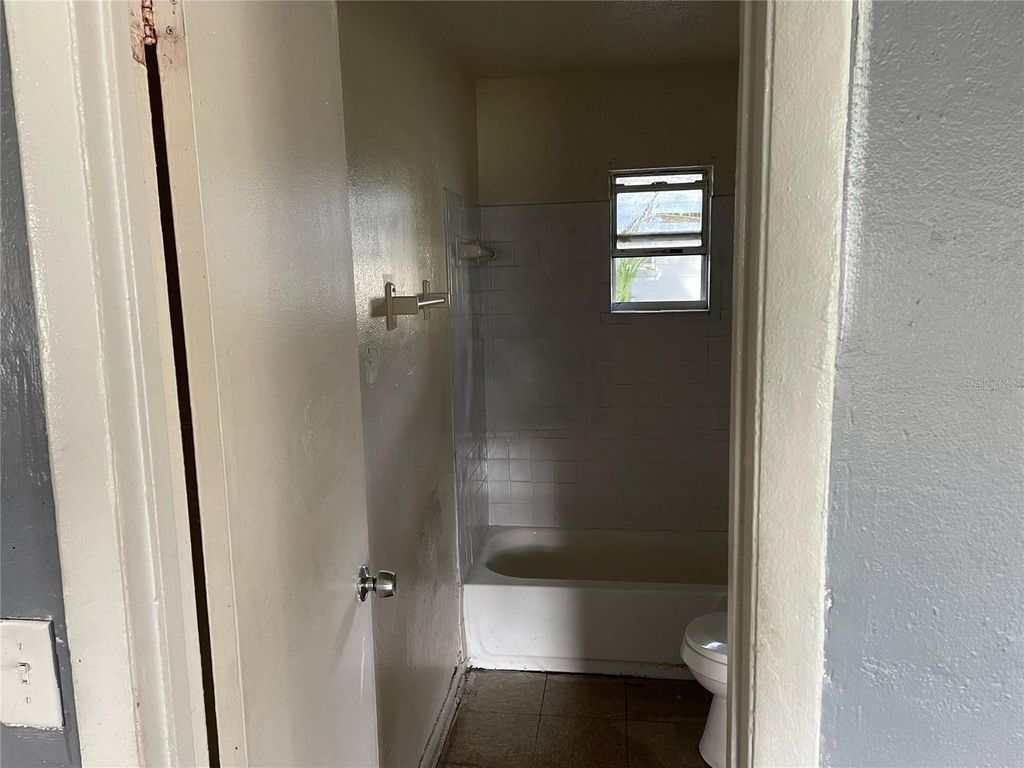 Photo of 401 Kilgore Street, Wildwood, FL 34785 (MLS # O6368031)