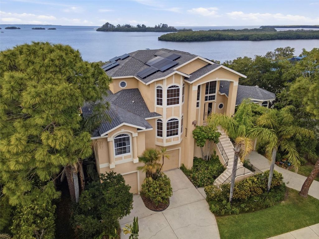 Photo of 2017 Harbour Watch Circle, Tarpon Springs, FL 34689 (MLS # W7884748)