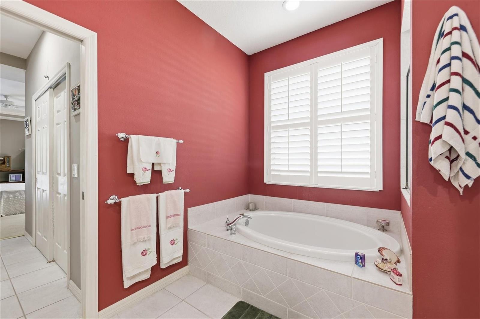 THREE OAKS - Residential