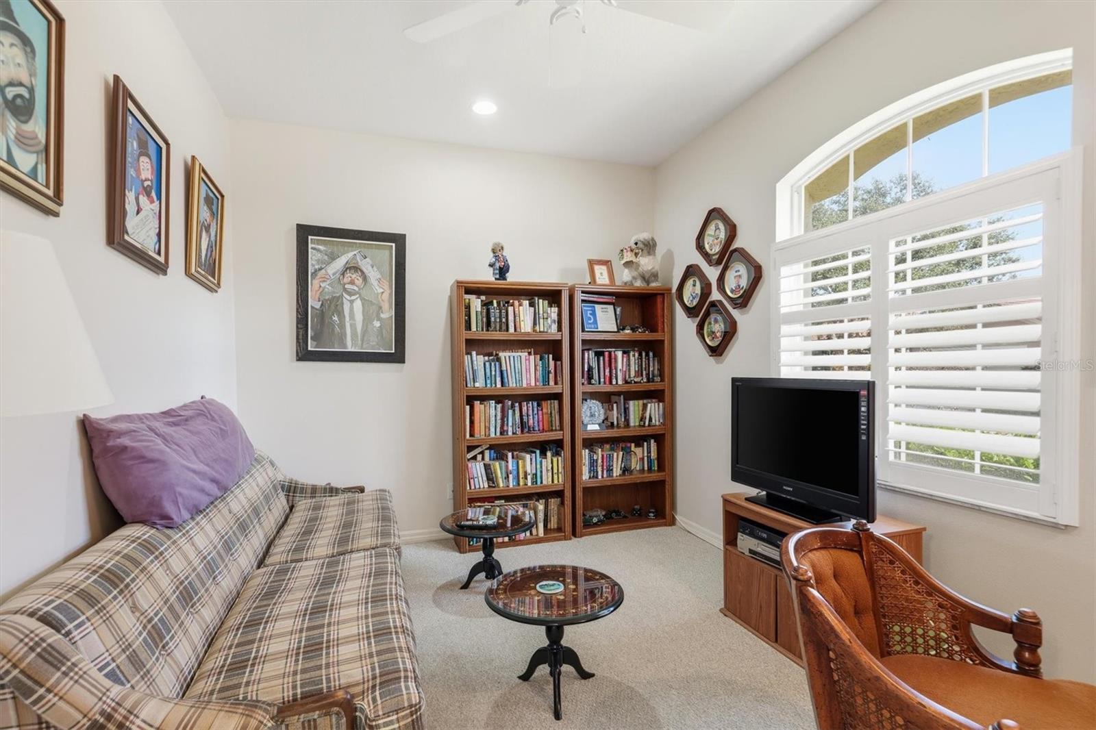 THREE OAKS - Residential