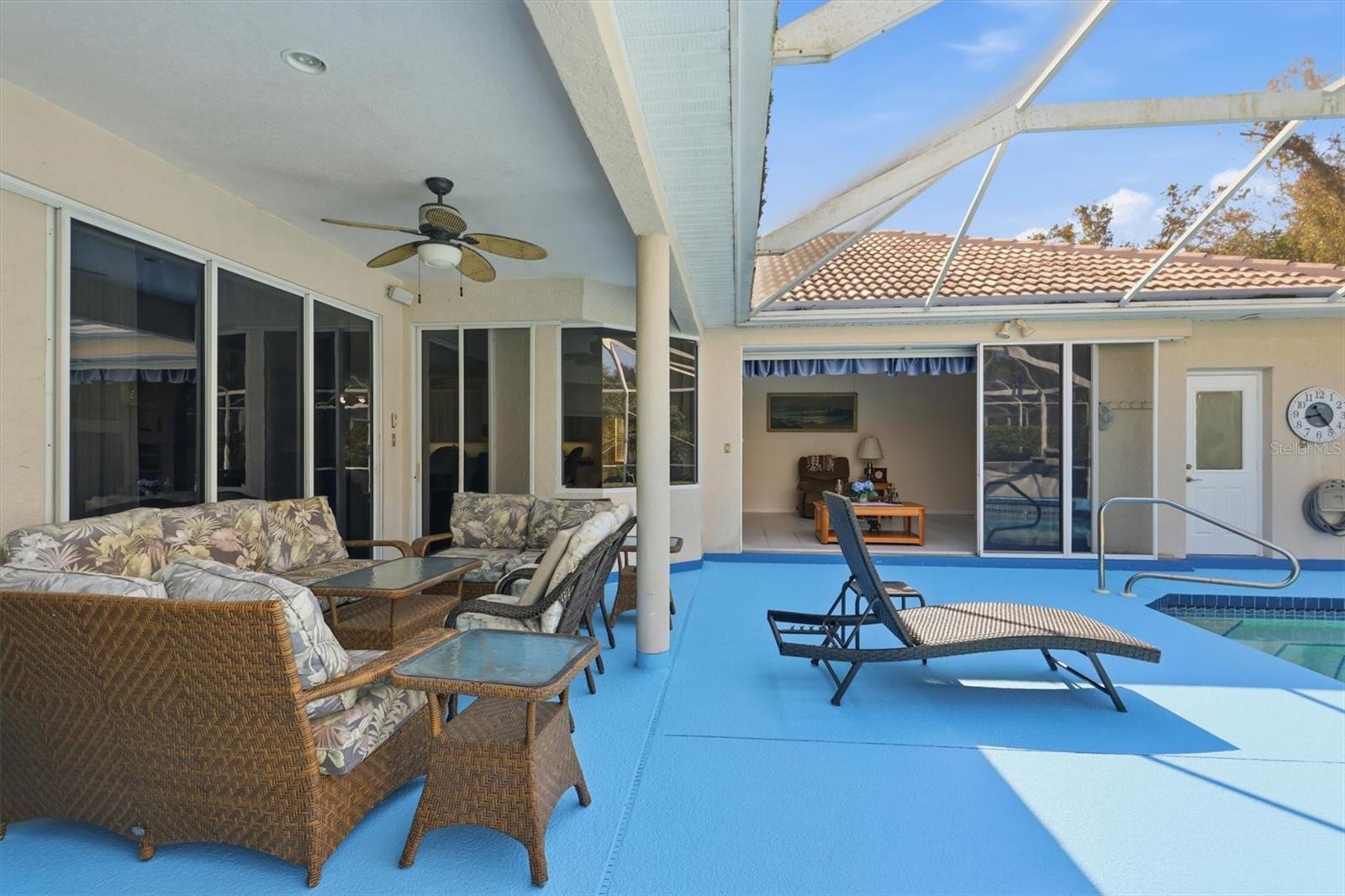 THREE OAKS - Residential