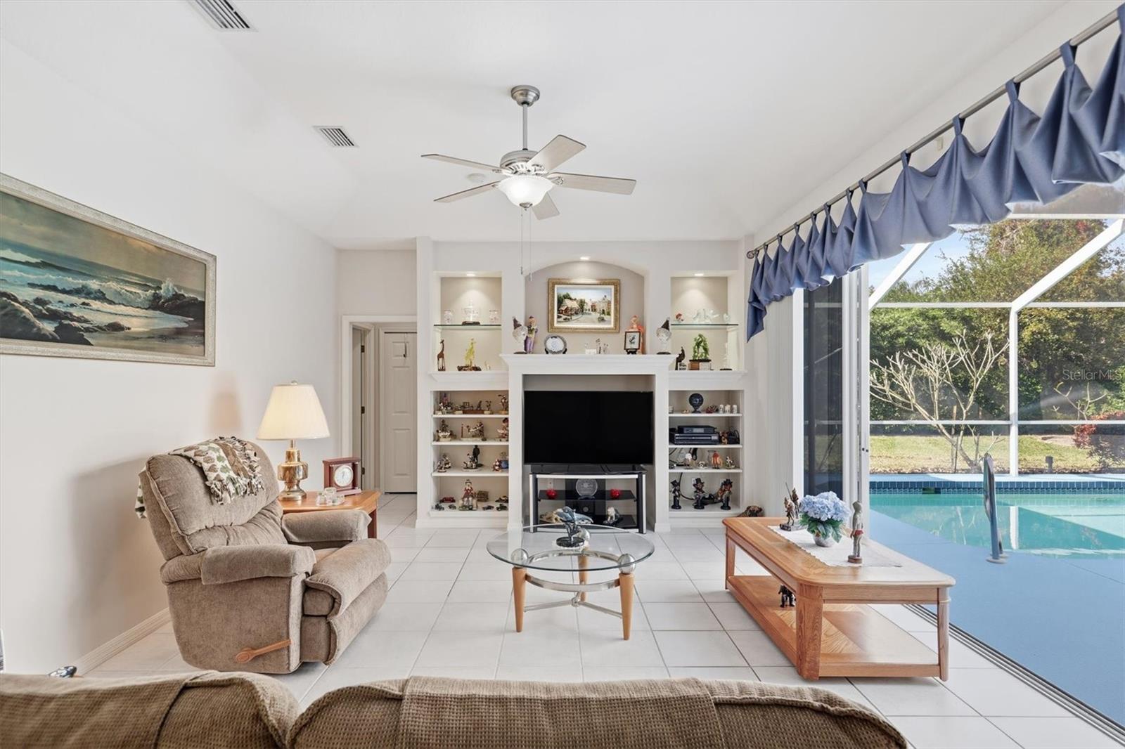 THREE OAKS - Residential