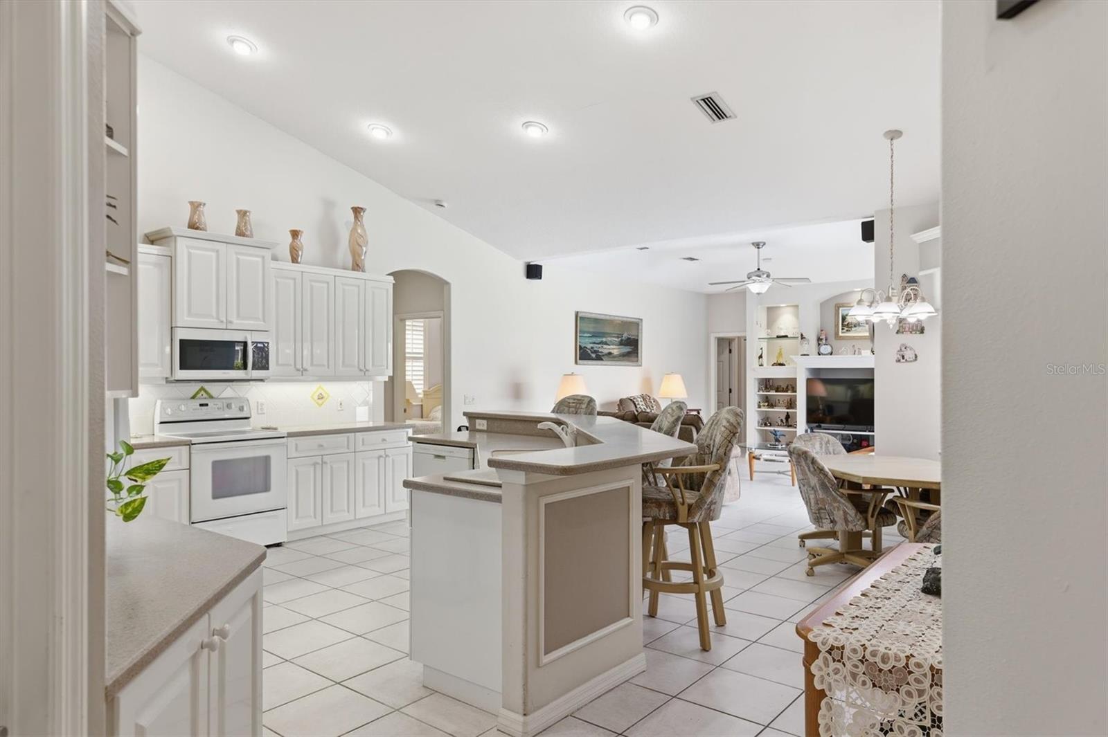 THREE OAKS - Residential