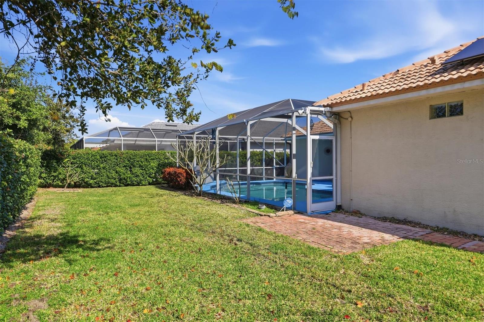 THREE OAKS - Residential