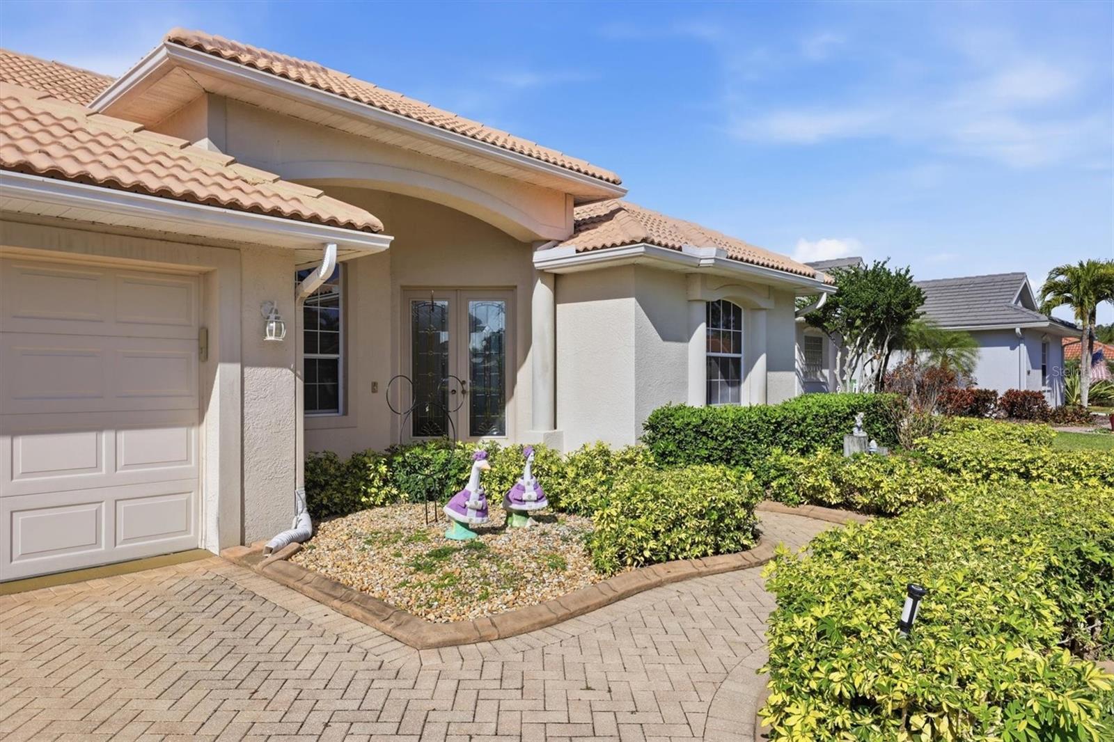 THREE OAKS - Residential