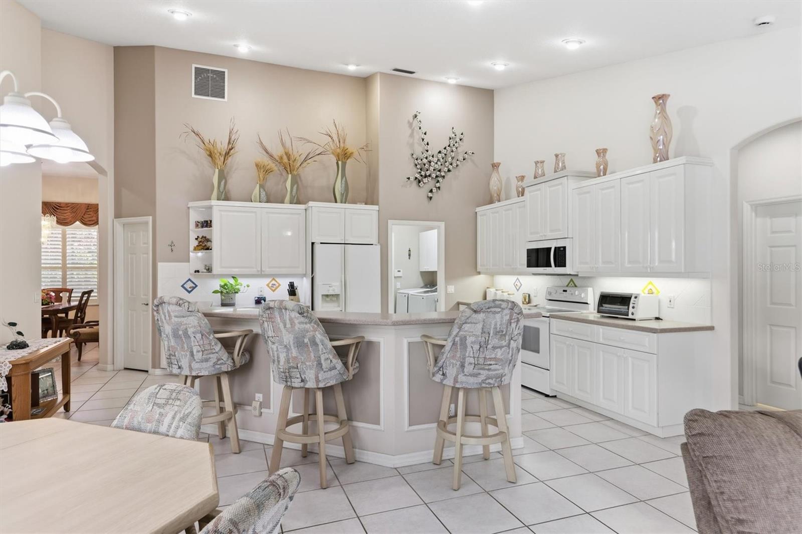 THREE OAKS - Residential