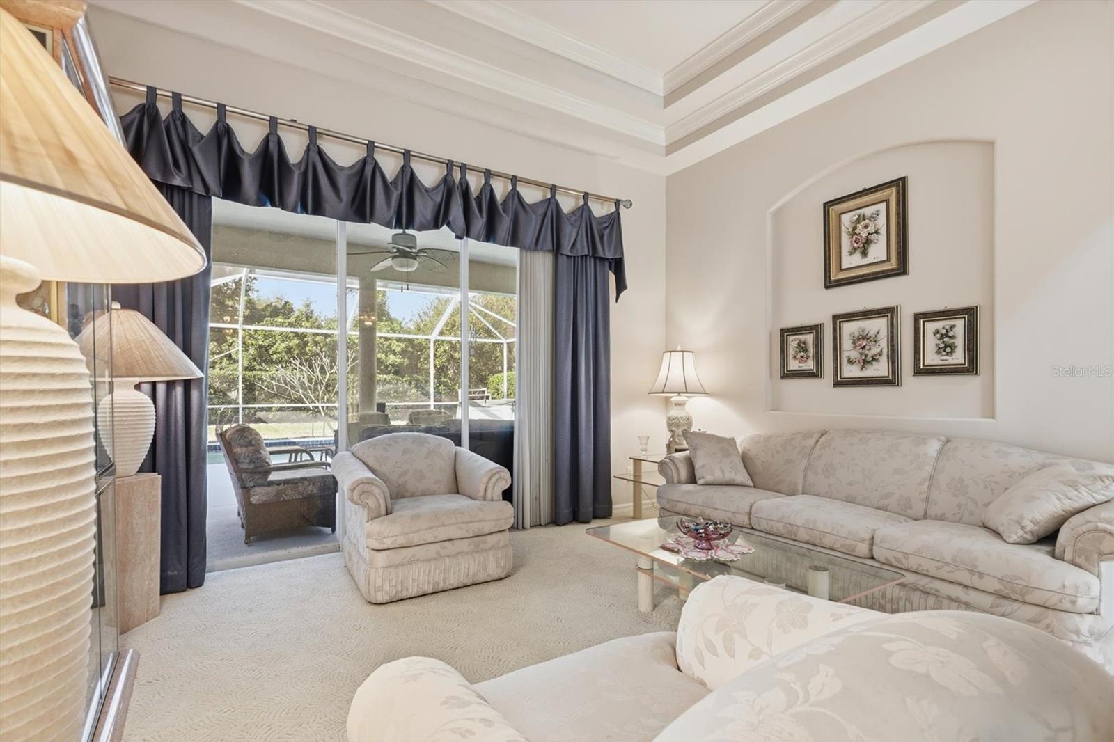 THREE OAKS - Residential