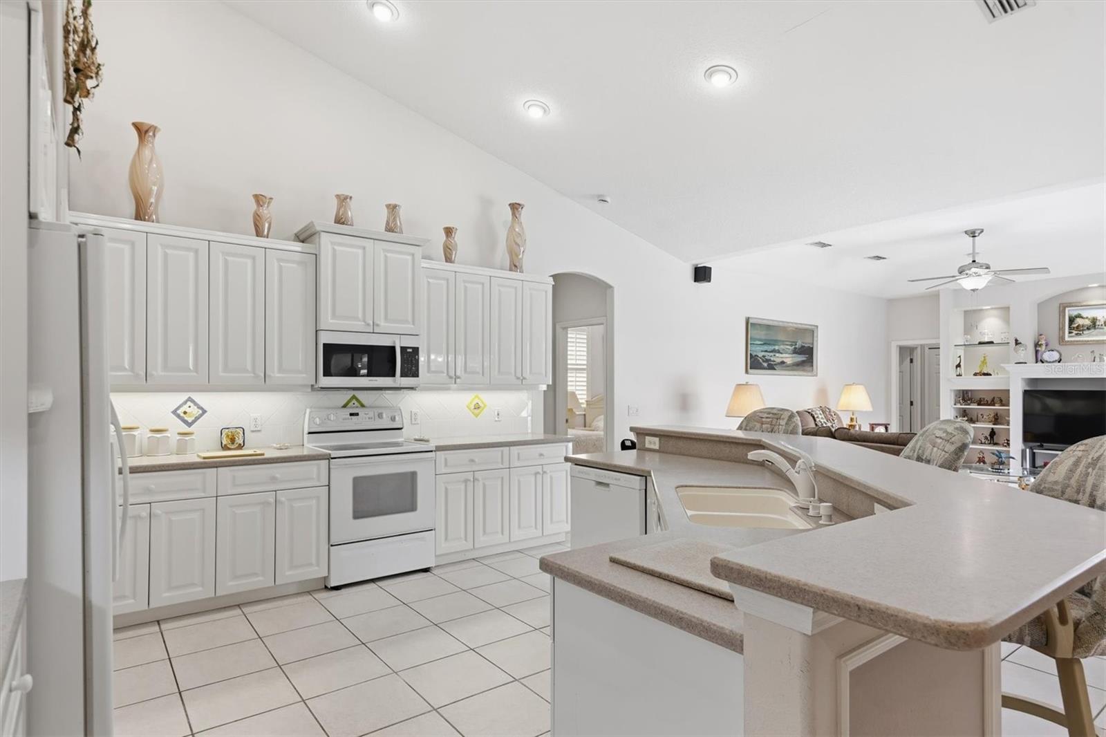 THREE OAKS - Residential