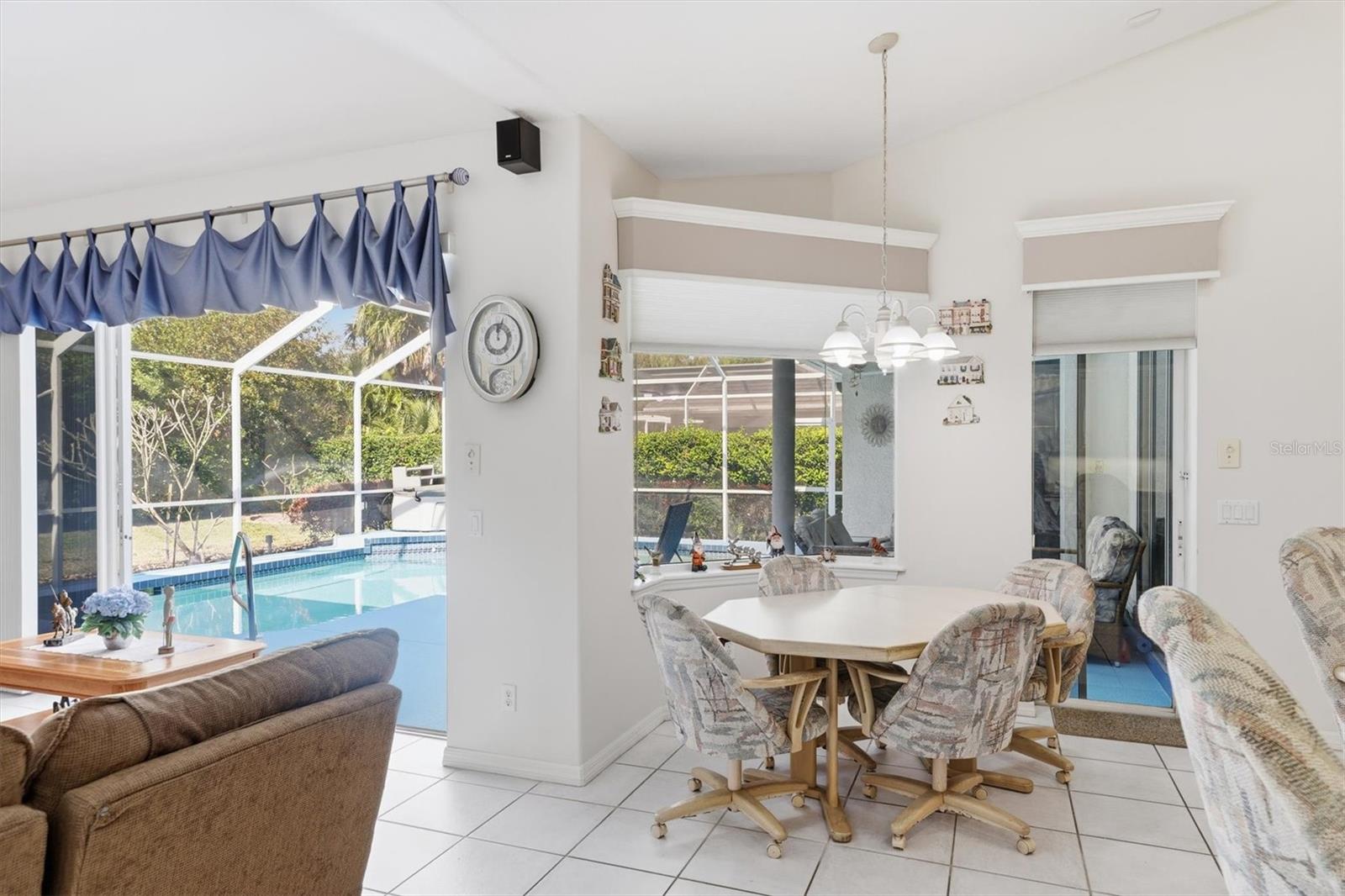 THREE OAKS - Residential