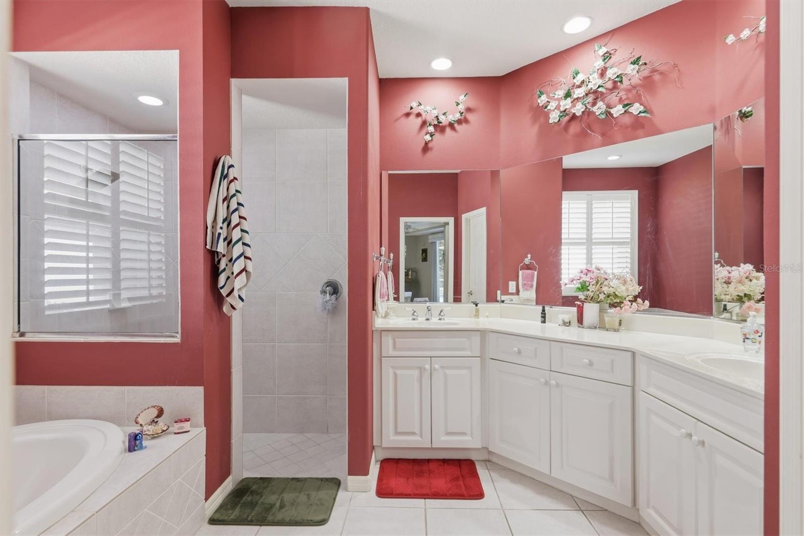 THREE OAKS - Residential