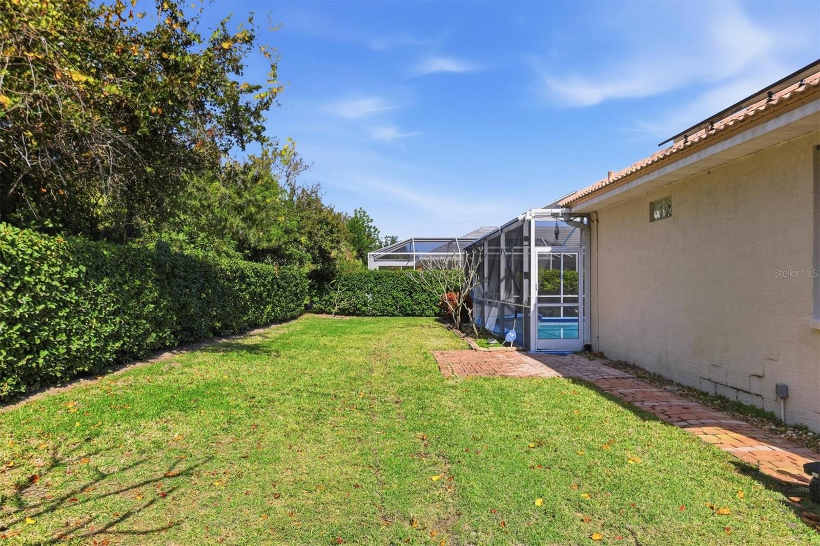 THREE OAKS - Residential