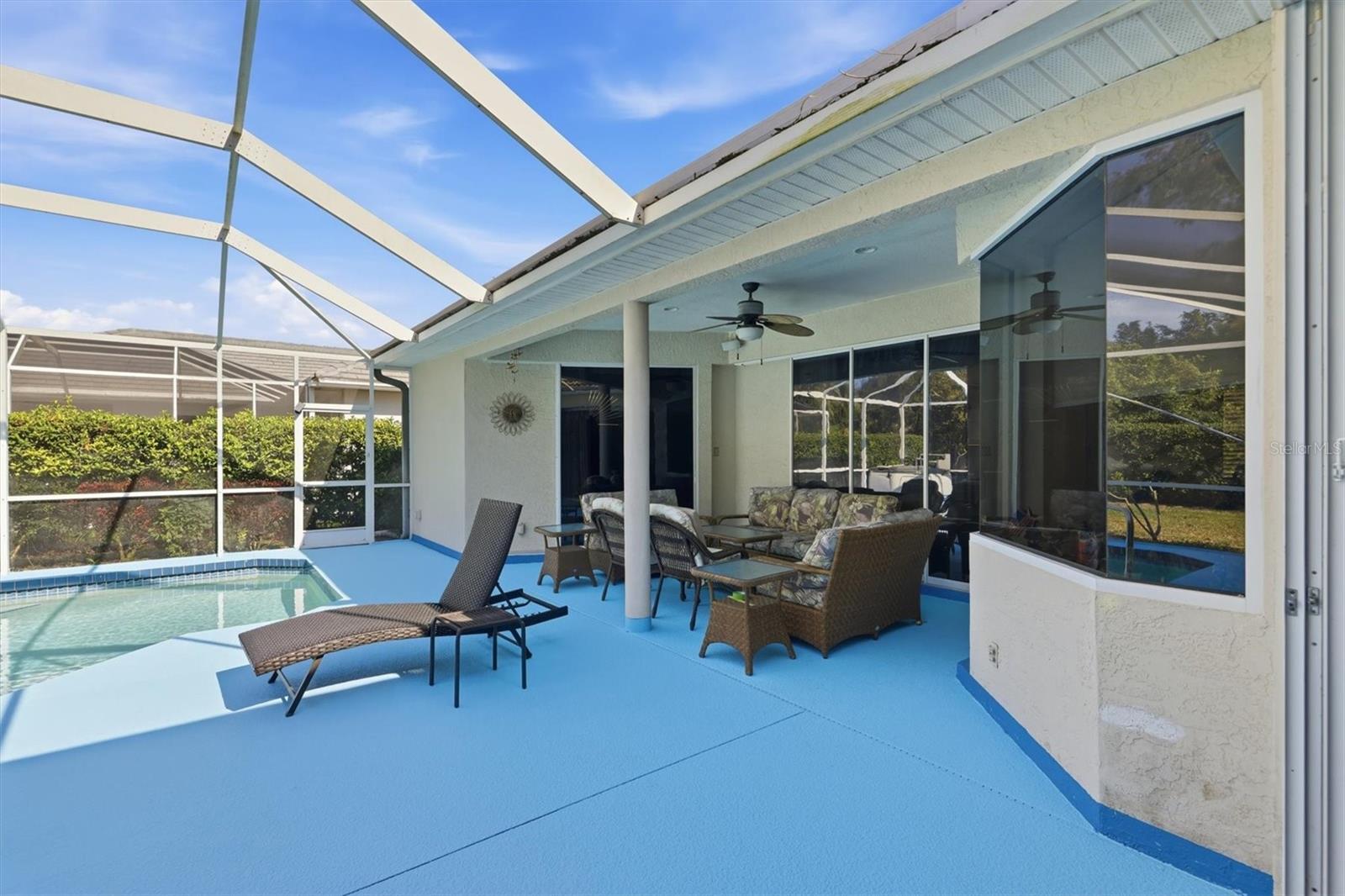 THREE OAKS - Residential