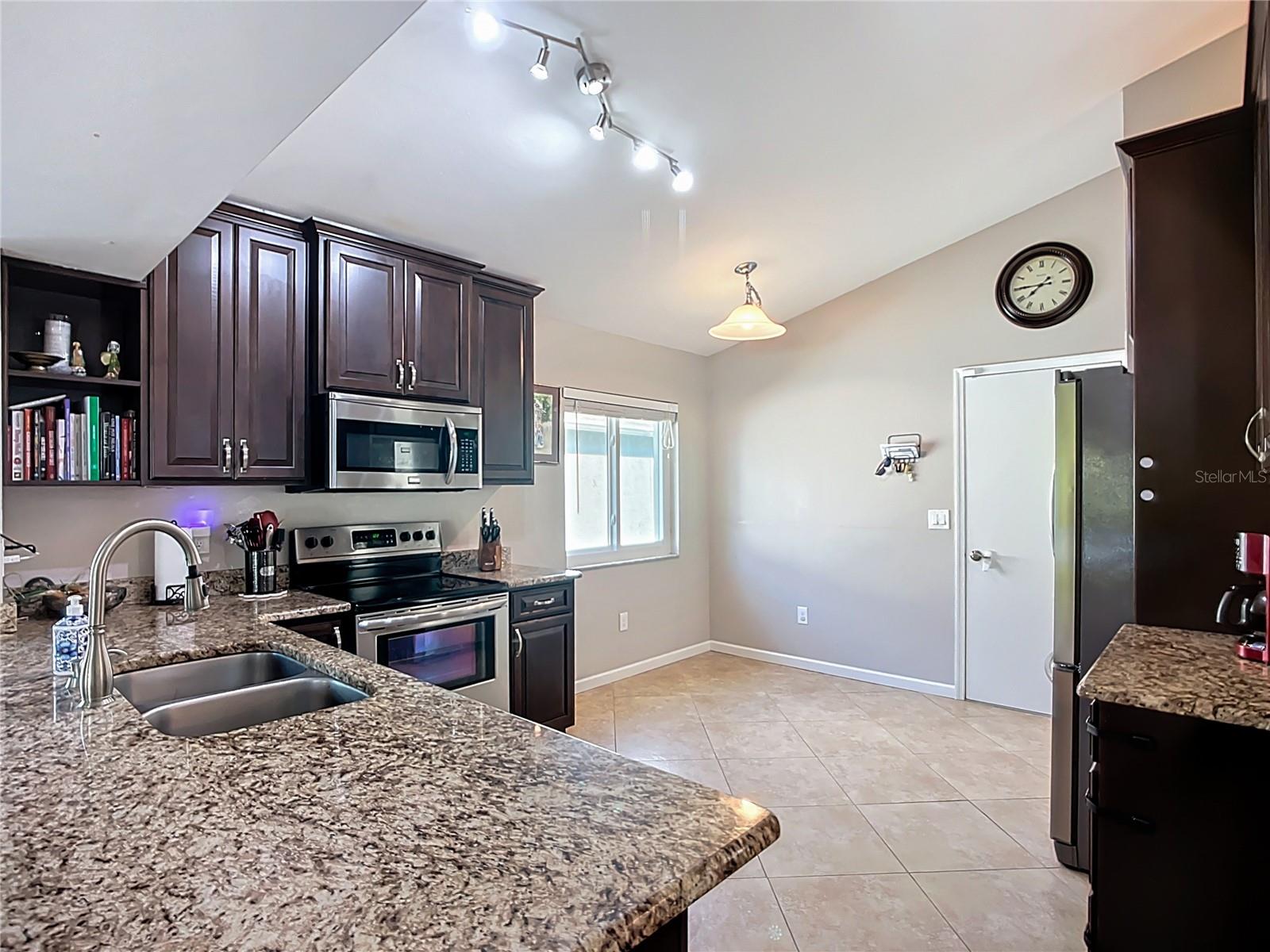 PROVIDENCE LAKES UNIT IV PH - Residential