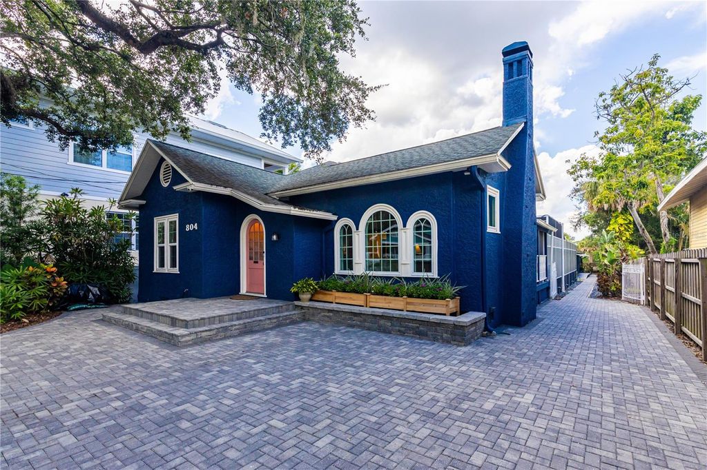 Photo of 804 E Hollywood Street, Tampa, FL 33604 (MLS # TB8417994)