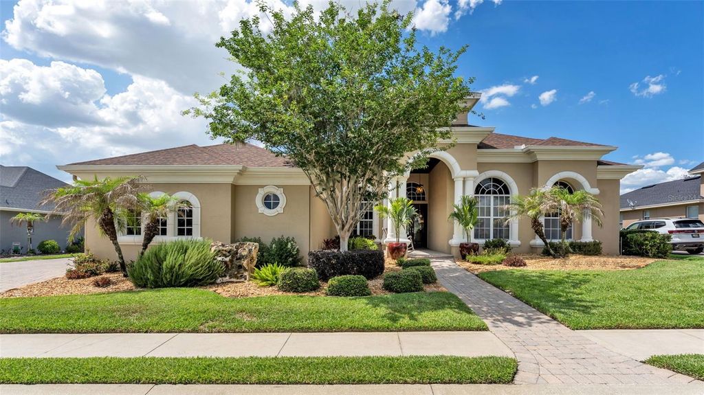 Photo of 664 Whisper Woods Drive, Lakeland, FL 33813 (MLS # L4961983)