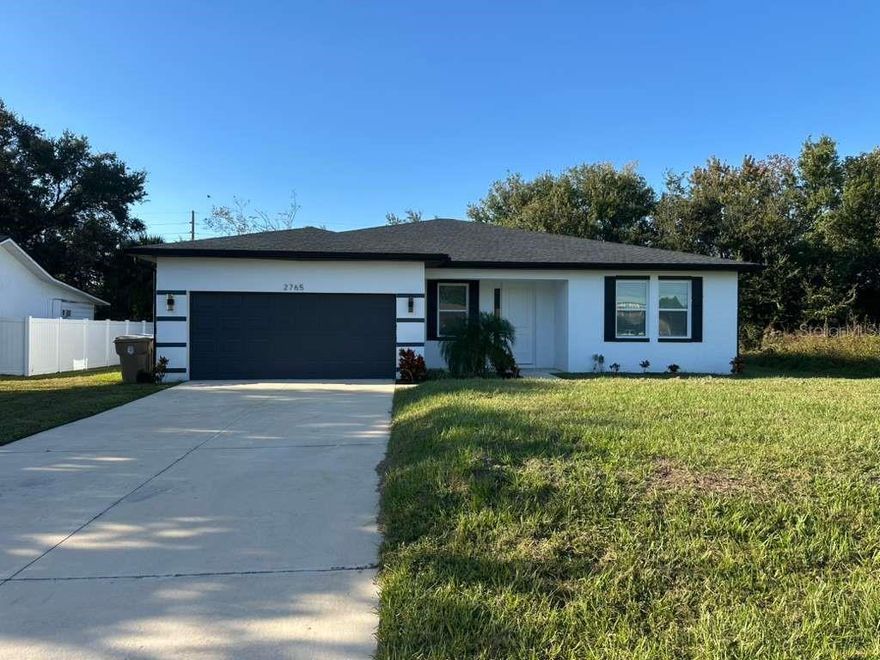 Beautiful home located  River View subdivision. This spacious property offers 4 bedrooms, including two master suites, perfect for comfort and multi-generational living. Conveniently located just 6 minutes from Kissimmee Lakefront, and close to  8 minutes Downtown Kissimmee        
La Petite Academia , restaurants, shopping, and major roadways. Enjoy a peaceful neighborhood with everything you need nearby. Don’t miss this opportunity!!