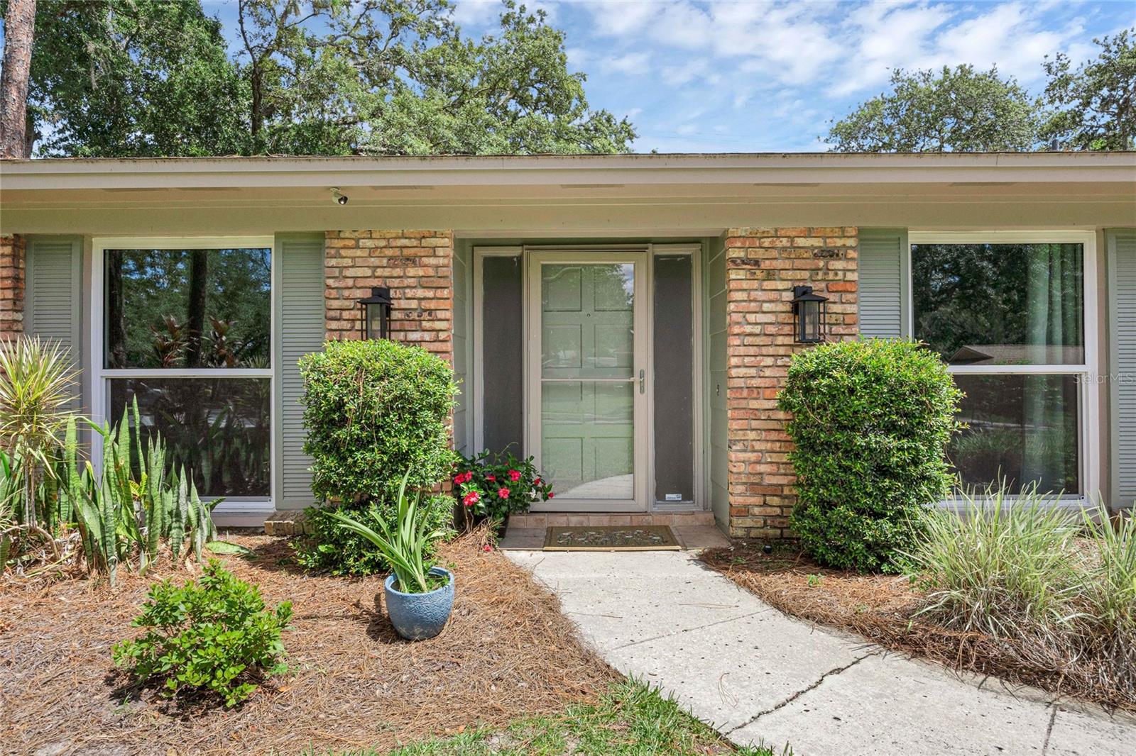 223 ROYAL OAKS CIRCLE