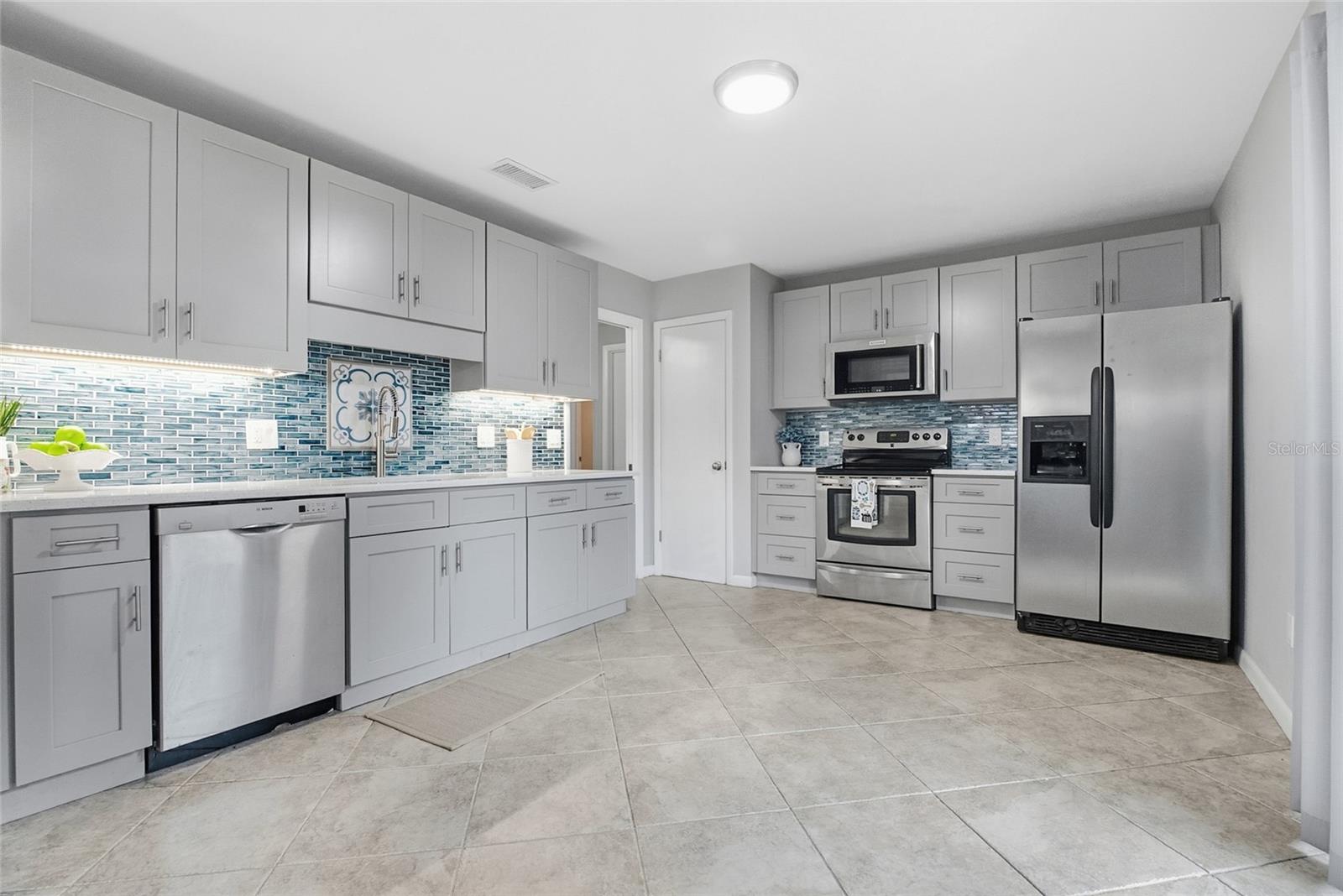 223 ROYAL OAKS CIRCLE