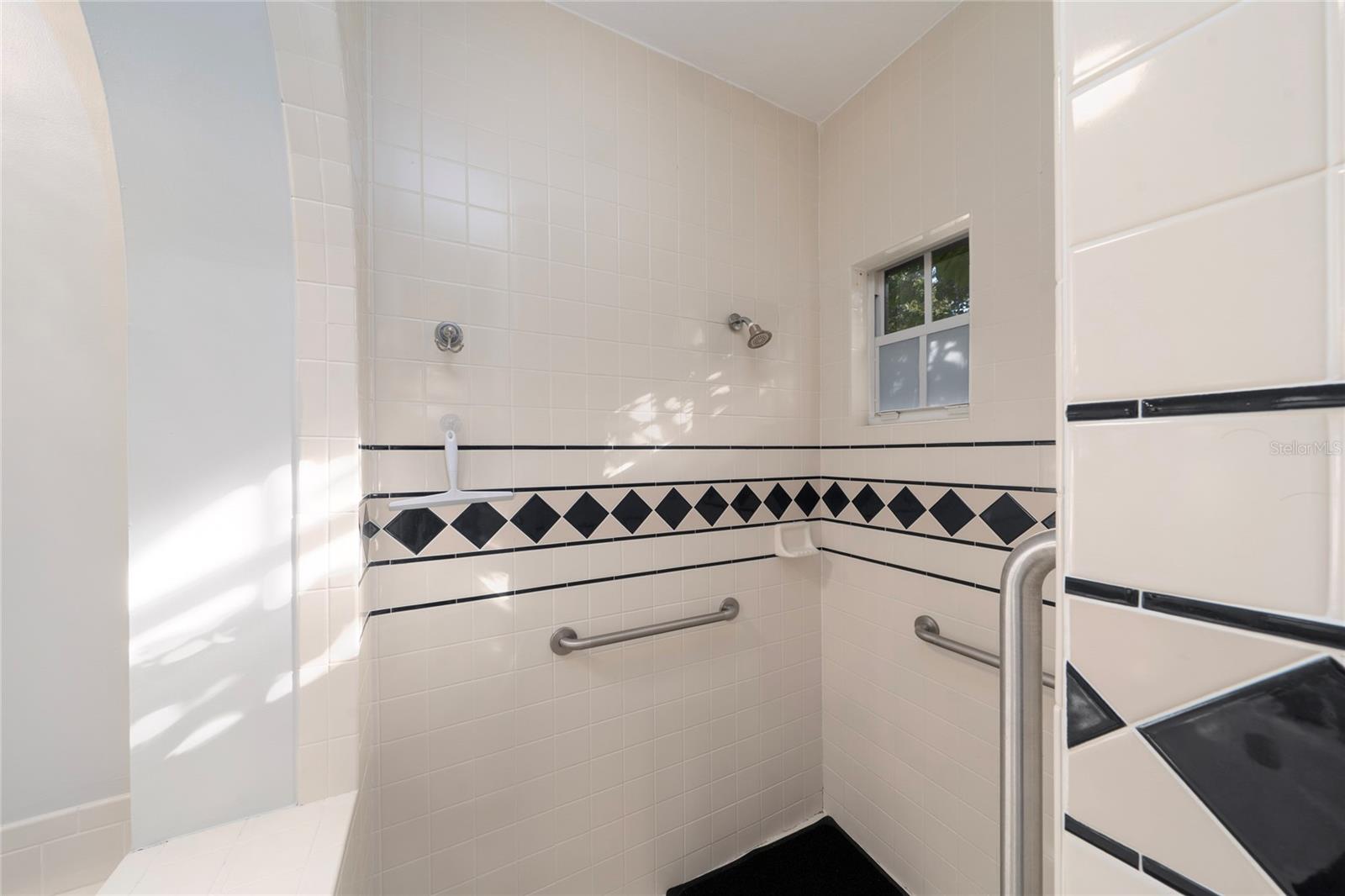 VISTA ROYALE - Residential