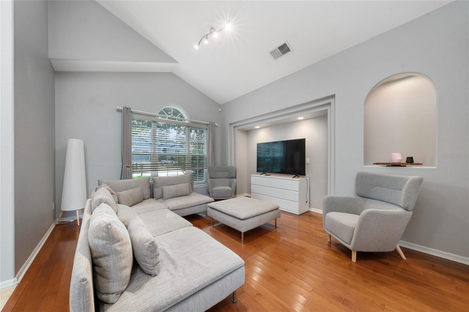 VISTA ROYALE - Residential