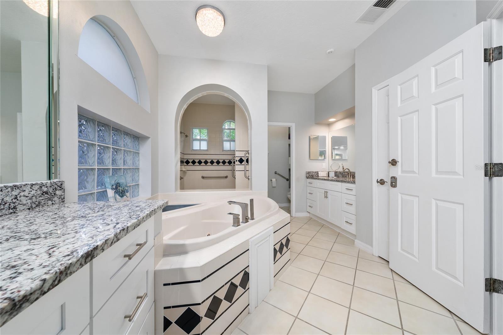 VISTA ROYALE - Residential