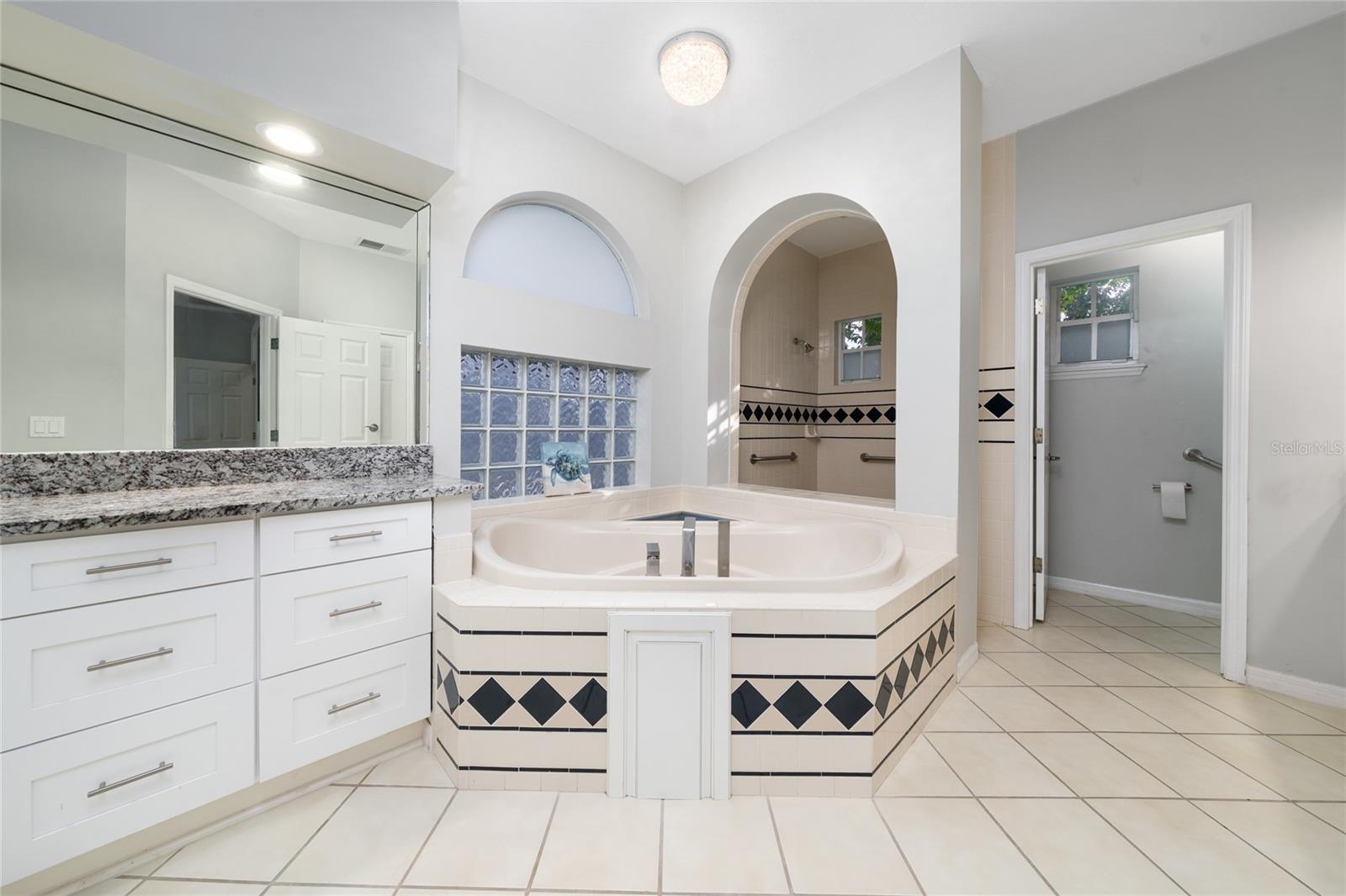 VISTA ROYALE - Residential