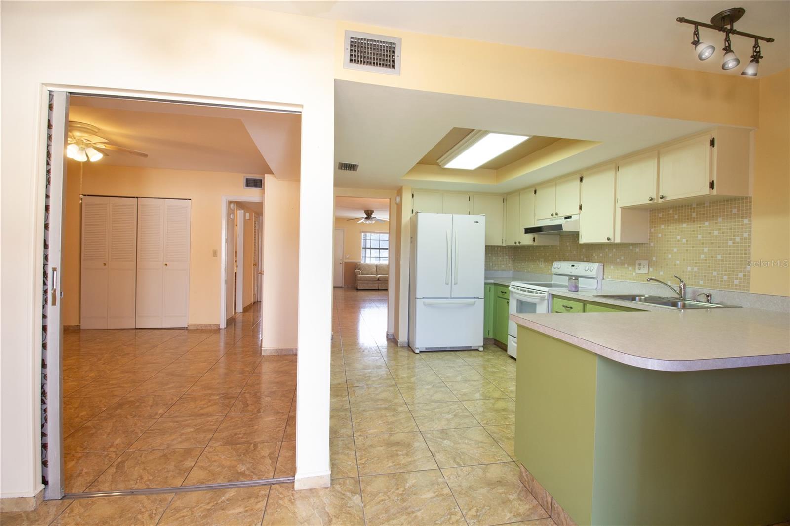 IMPERIAL EMBASSY CONDO - Residential