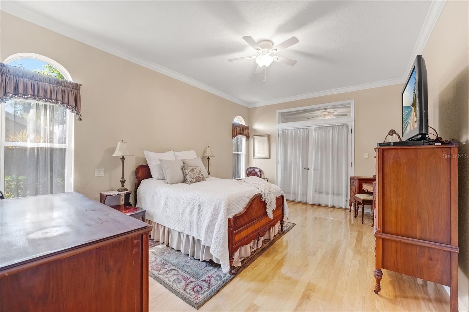 CRESTWOOD OAKS - Residential