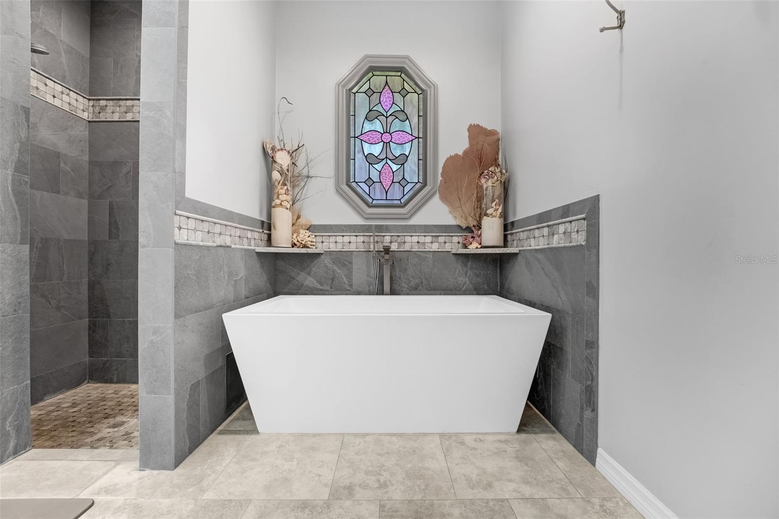 CRESTWOOD OAKS - Residential