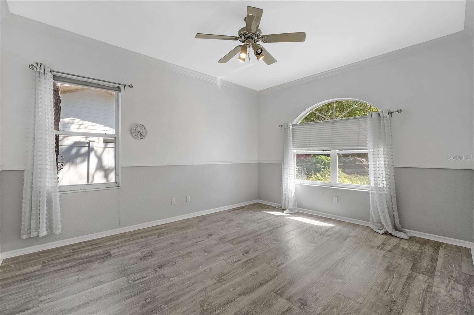 CRESTWOOD OAKS - Residential