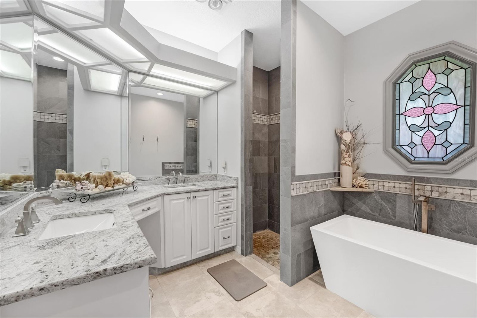 CRESTWOOD OAKS - Residential