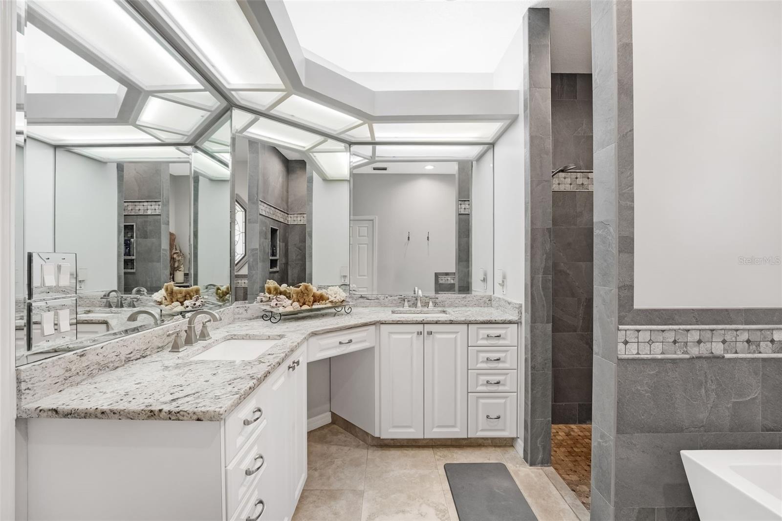 CRESTWOOD OAKS - Residential