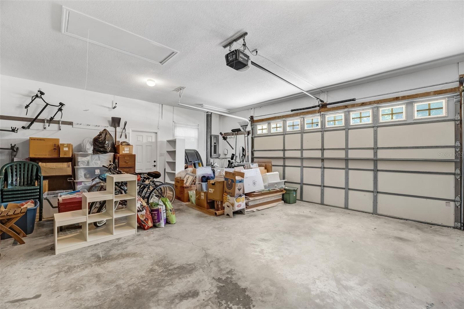 CRESTWOOD OAKS - Residential