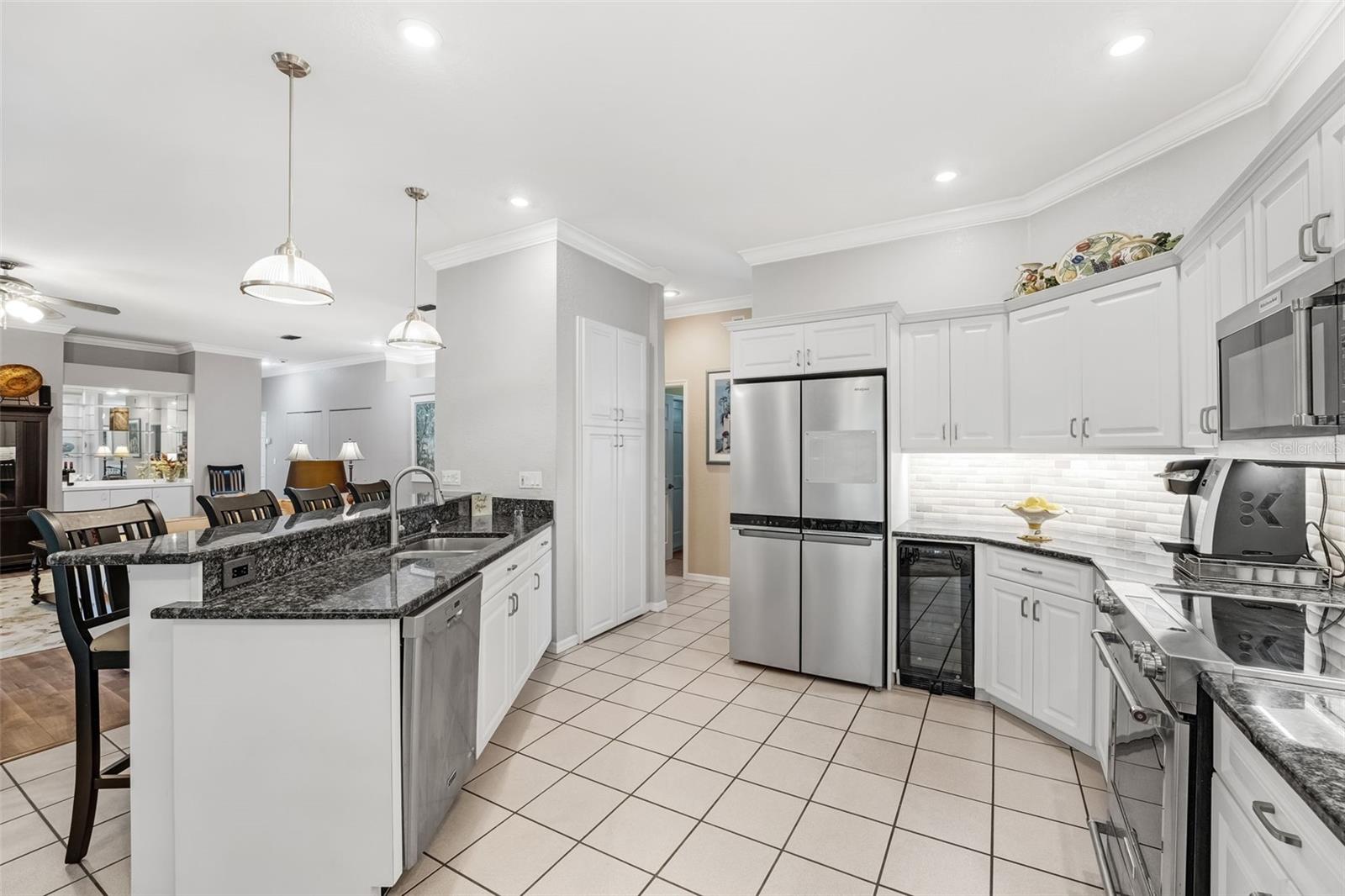 CRESTWOOD OAKS - Residential