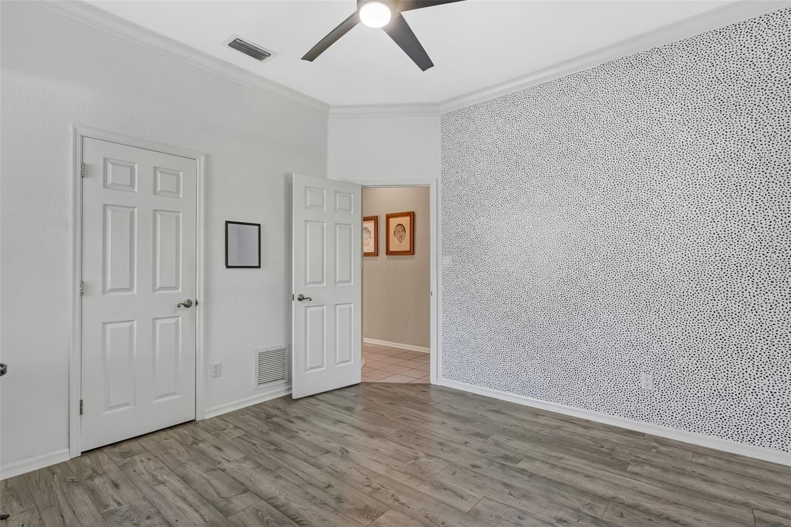 CRESTWOOD OAKS - Residential