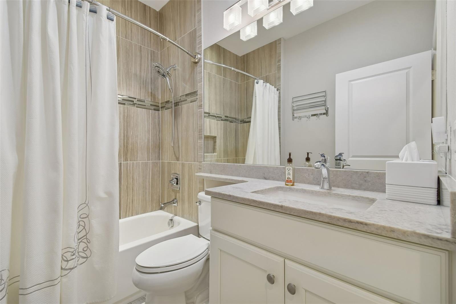 VALENCIA LAKES TR N - Residential