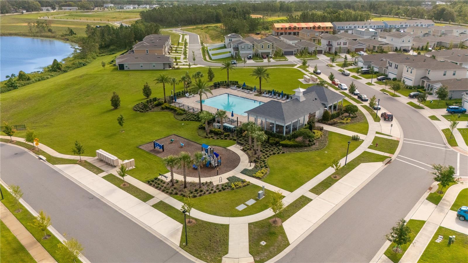 AVALON PARK TAVARES - Residential Lease