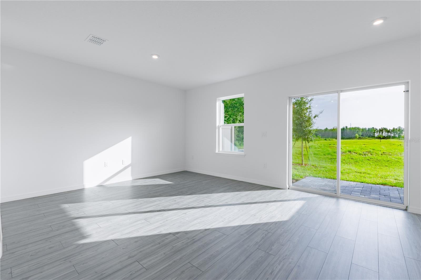 AVALON PARK TAVARES - Residential Lease