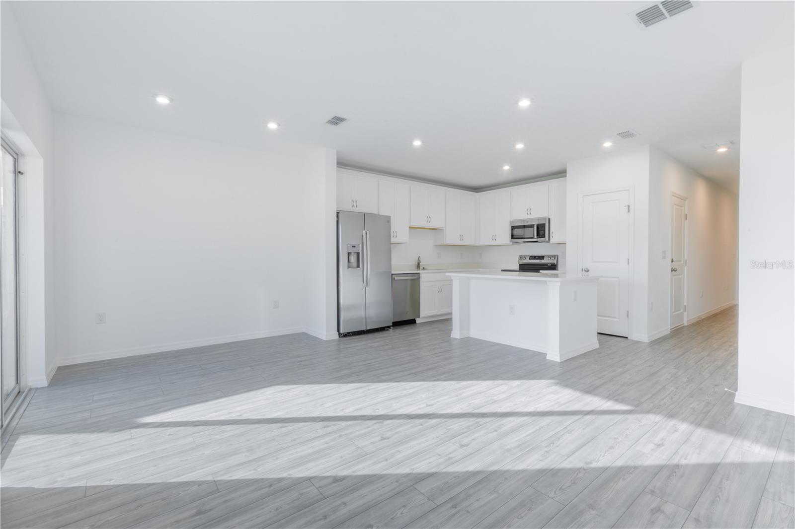 AVALON PARK TAVARES - Residential Lease