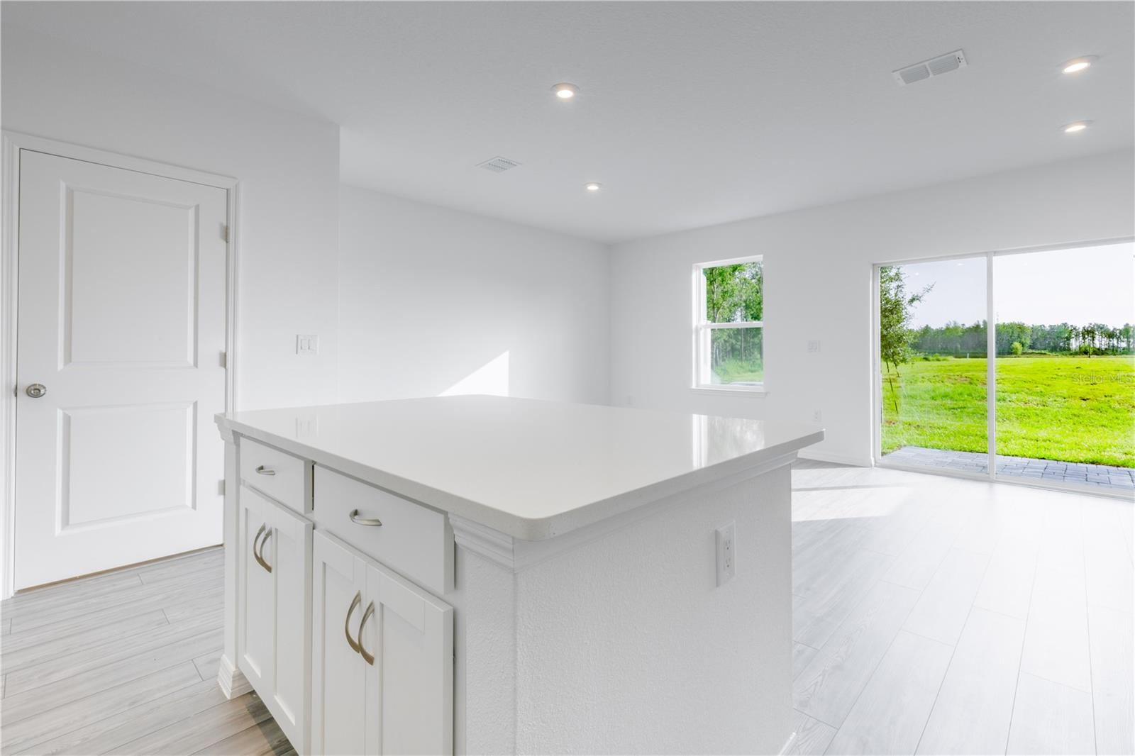 AVALON PARK TAVARES - Residential Lease