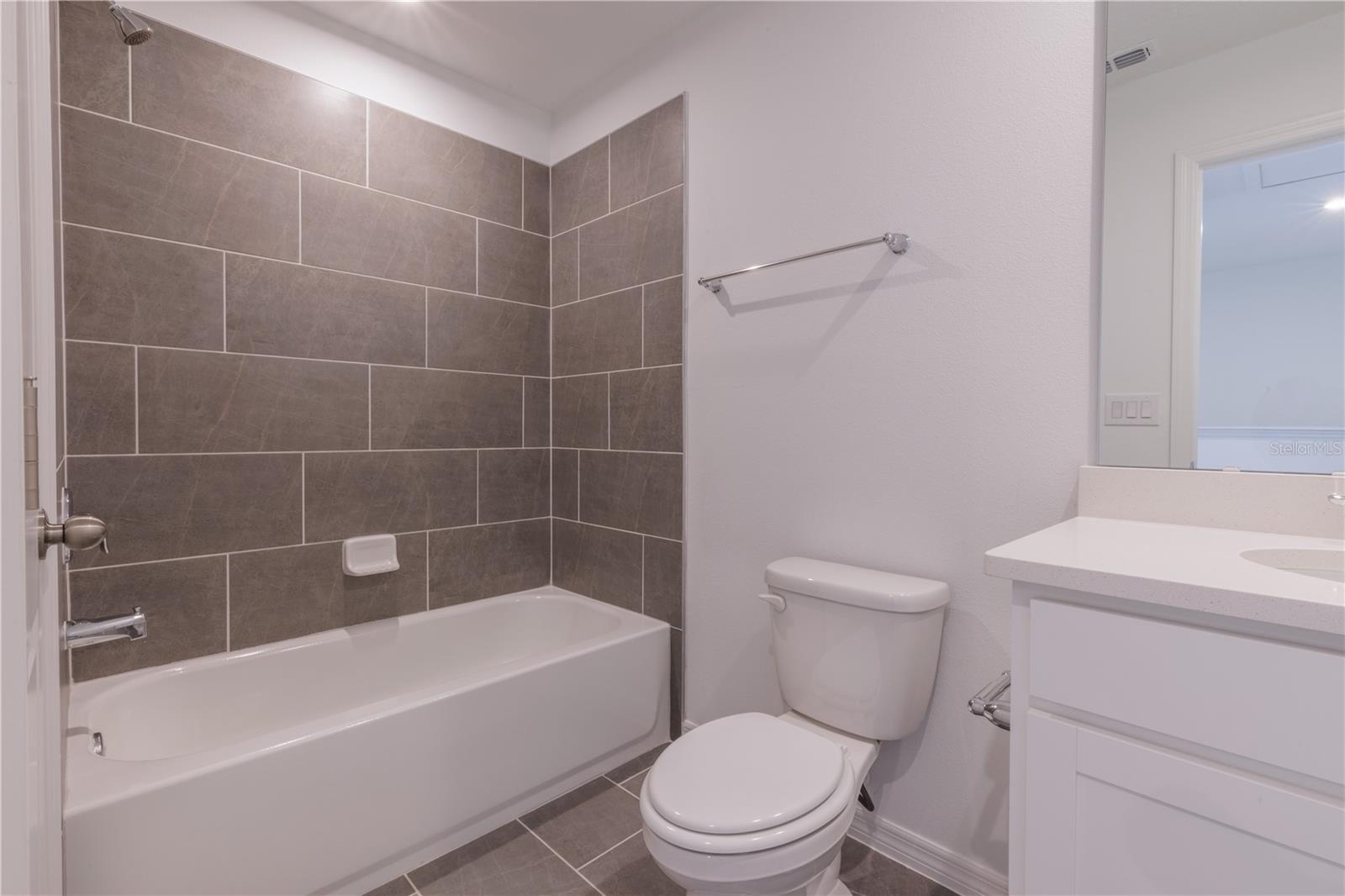 AVALON PARK TAVARES - Residential Lease